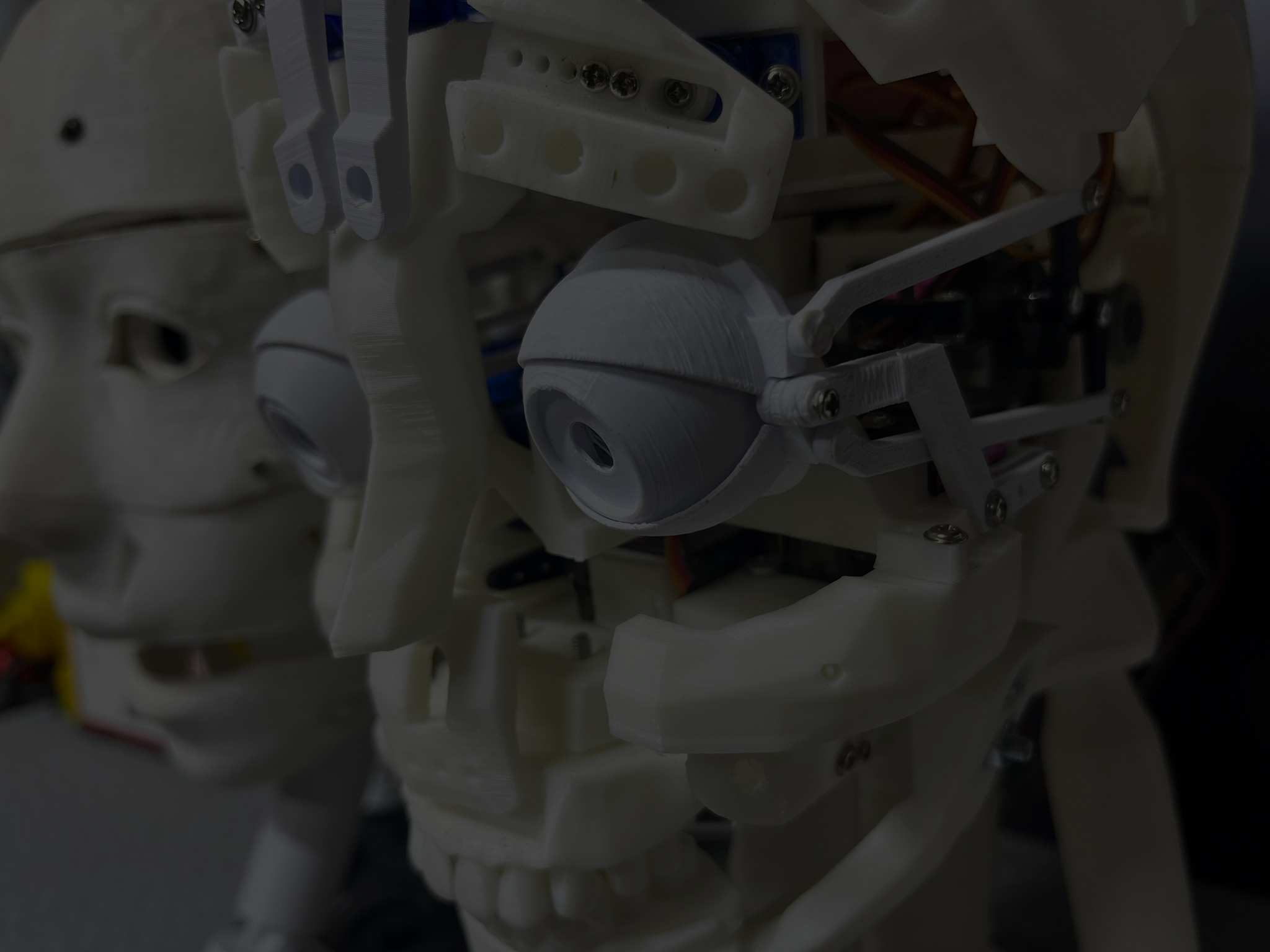 Rovasis — teknoloji ve yazılım odaklı marka görseli